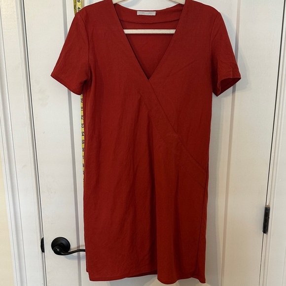 Zara Dresses & Skirts - Zara Burnt Orange V-Neck Dress - light weight